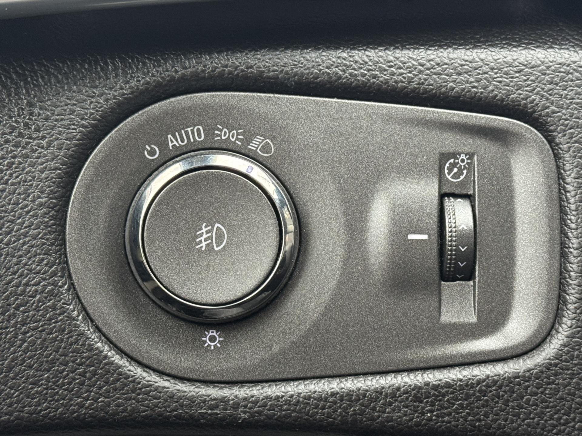 Cadillac SRX SUV 3,0 l 198 kw