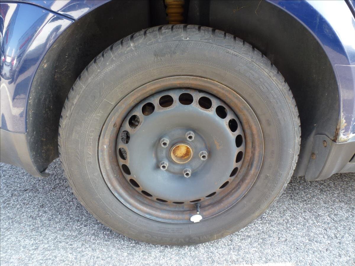 Volkswagen Passat Kombi 1,6 l 74 kw