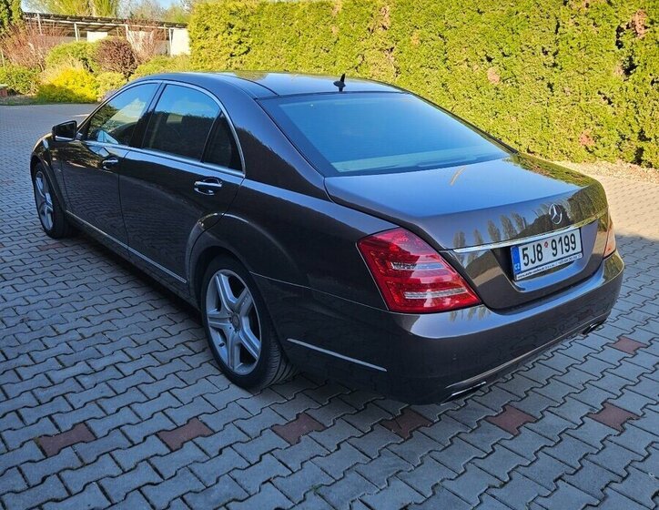 Mercedes-Benz Ostatní Sedan / Limuzína 0,0 0