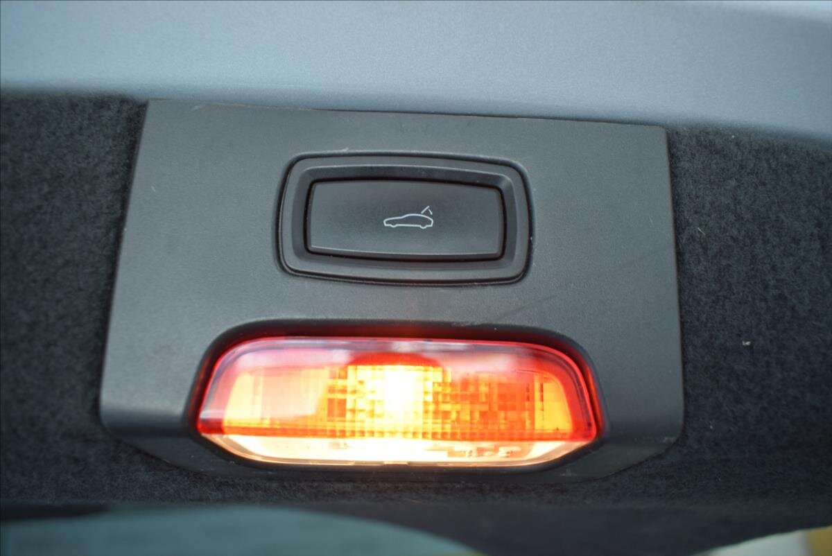 Porsche Cayenne SUV 4,8 l 405 kw