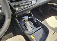 Lexus ES 300h Sedan / Limuzína 2,5 l 160 kw