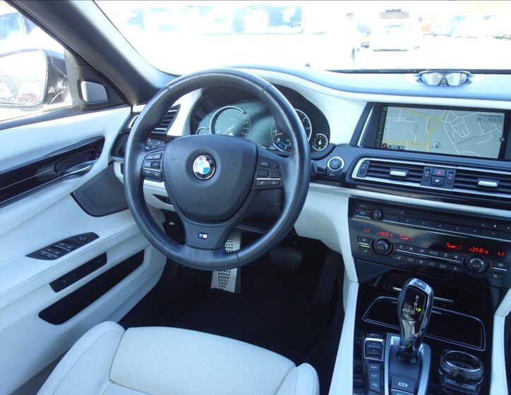 BMW Řada 7 Sedan 4,4 l 330 kw