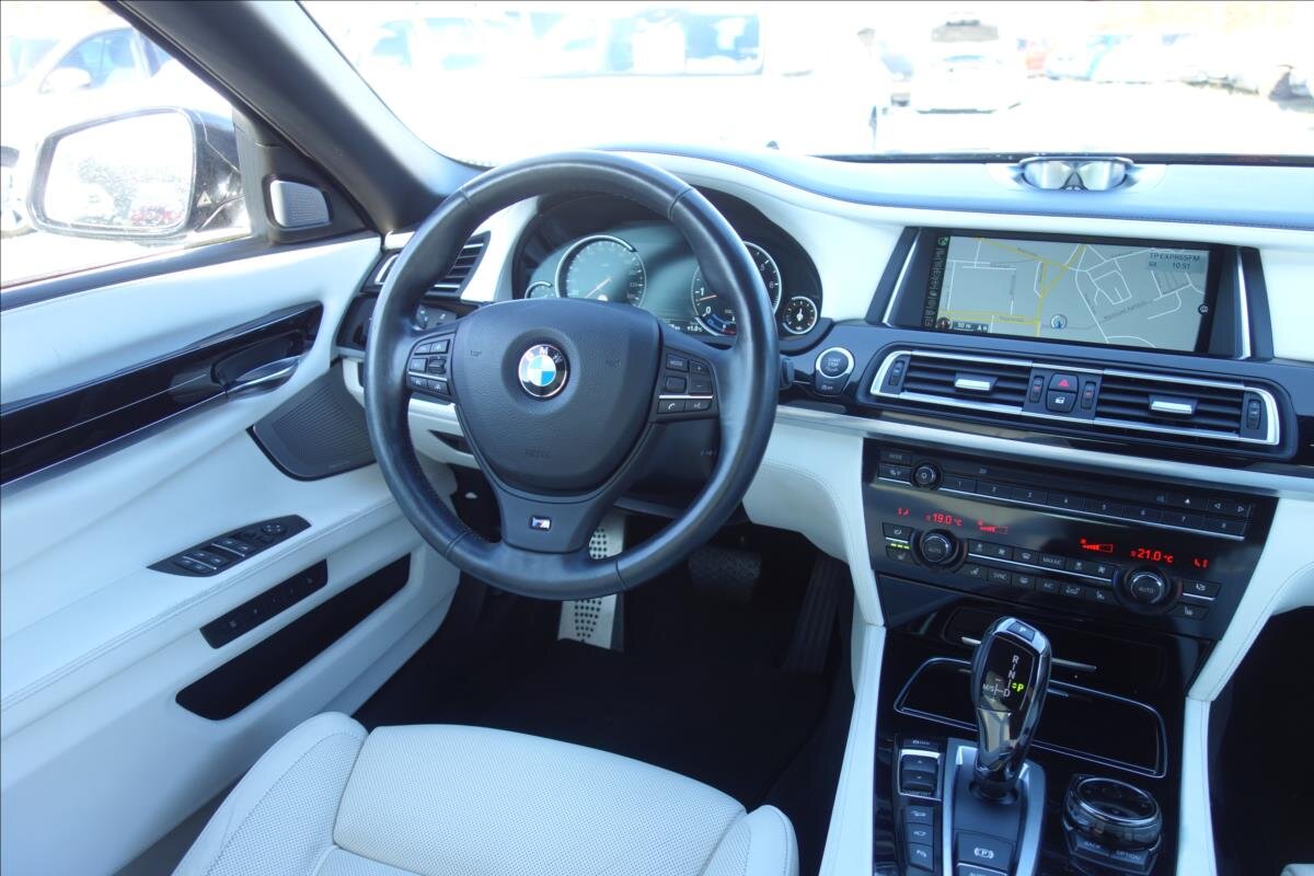 BMW Řada 7 Sedan 4,4 l 330 kw