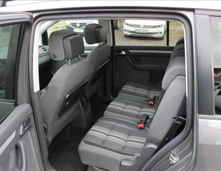 Volkswagen Touran 11