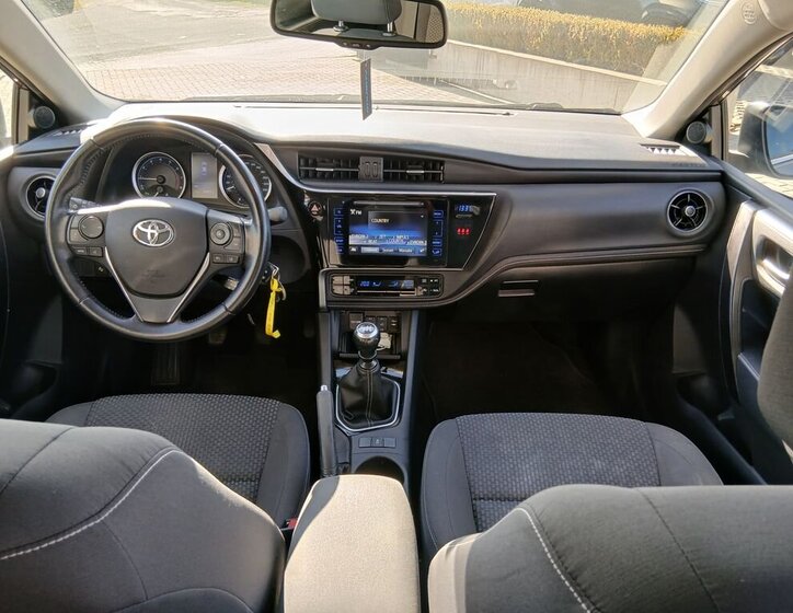 Toyota Corolla Sedan / Limuzína 1,6 l 97 kw