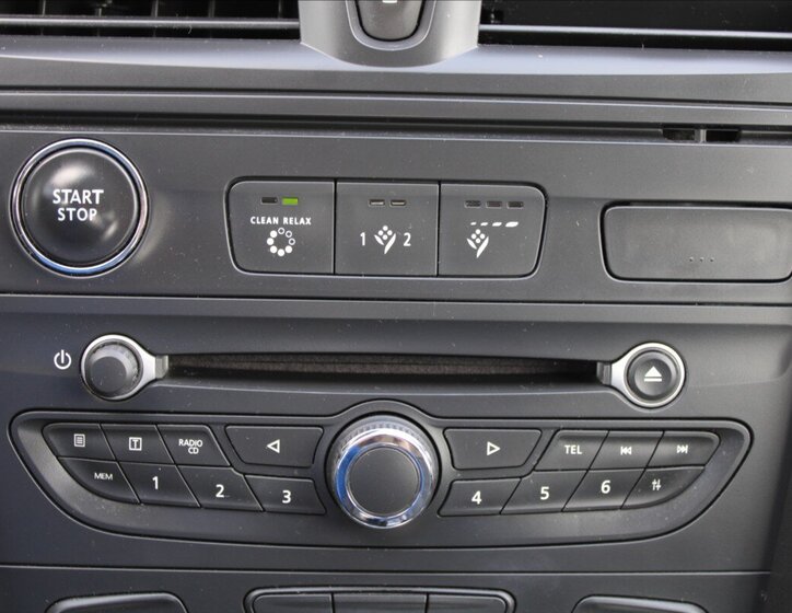 Renault Latitude Sedan / Limuzína 2,0 l 127 kw