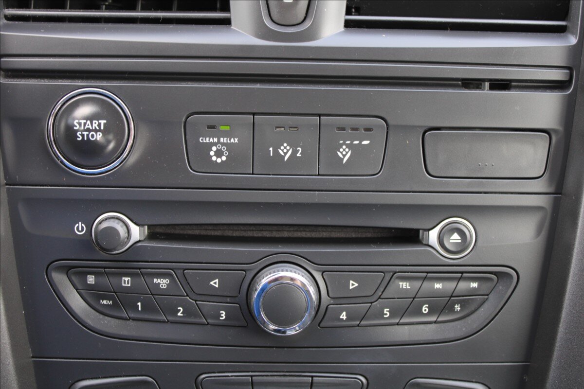 Renault Latitude Sedan / Limuzína 2,0 l 127 kw