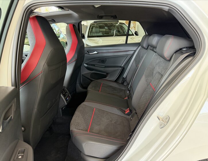 Volkswagen Golf Hatchback 2,0 l 221 kw