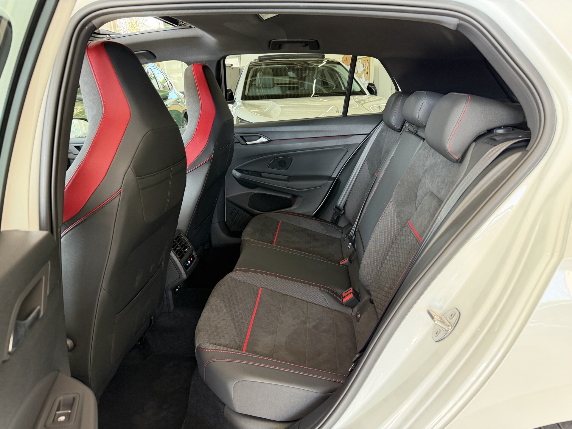 Volkswagen Golf Hatchback 2,0 l 221 kw