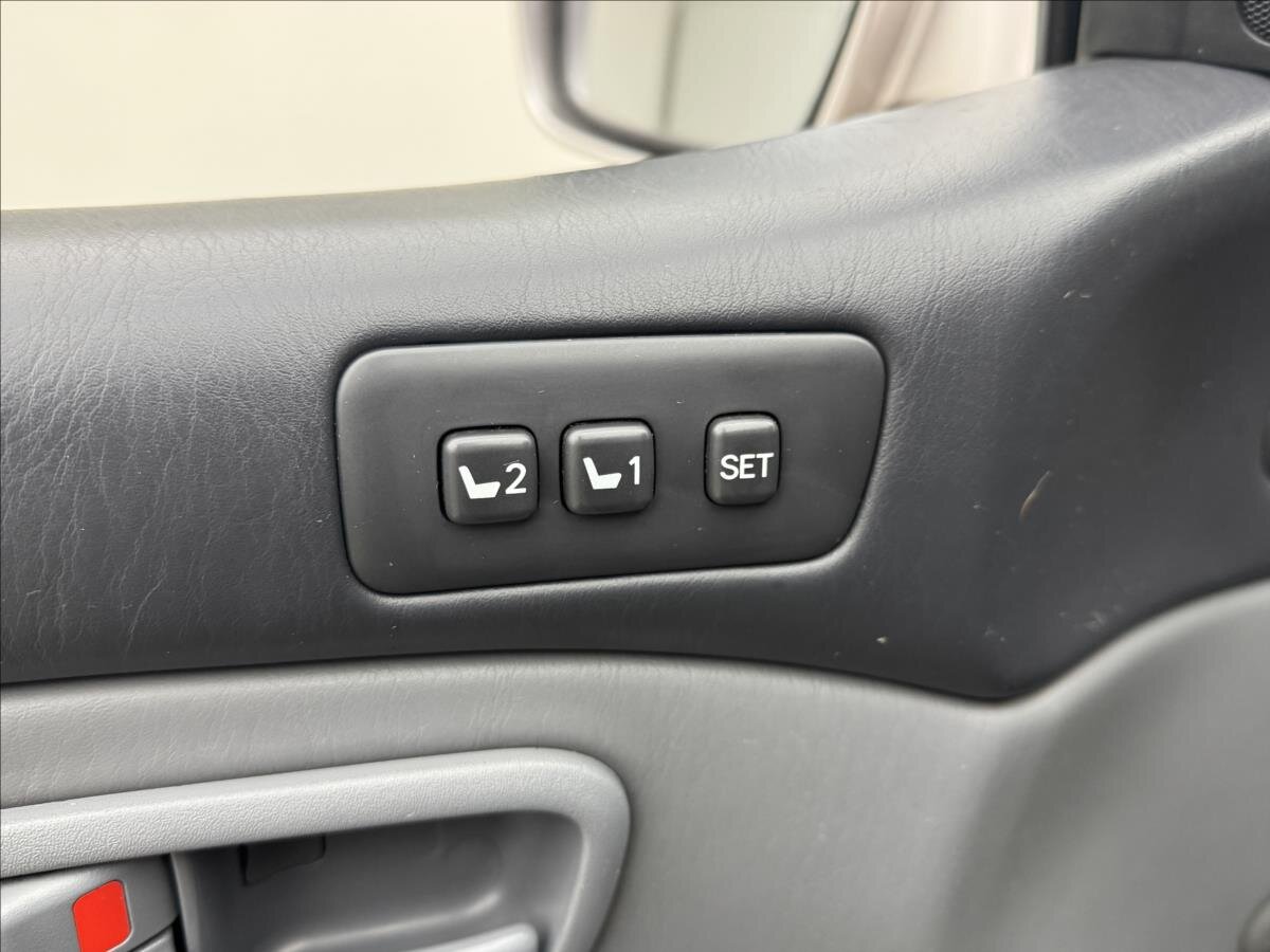 Toyota Land Cruiser SUV / Terénní 4,2 l 150 kw