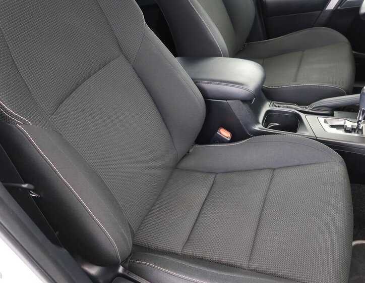 Toyota RAV4 SUV / Terénní 2,5 l 114 kw