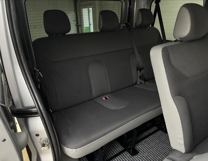 Opel Vivaro Kombi 2,5 l 107 kw