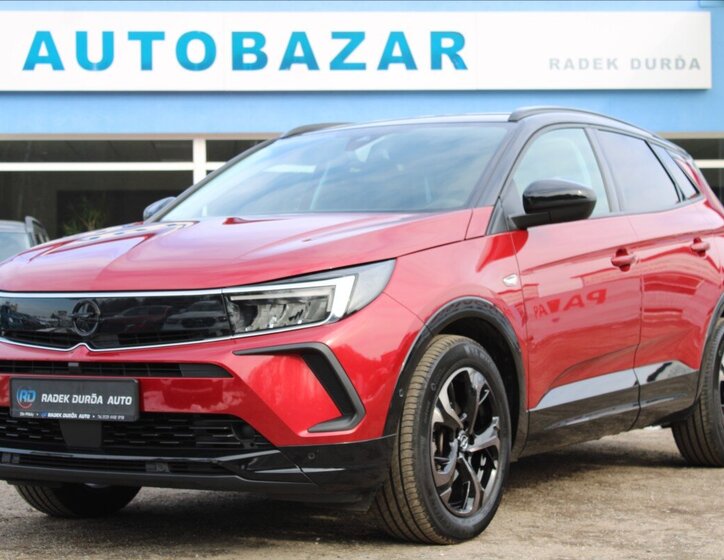 Opel Grandland SUV / Terénní 1,2 l 96 kw