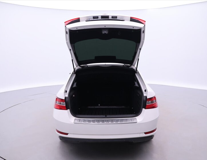 Škoda Superb Sedan / Limuzína 2,0 l 110 kw