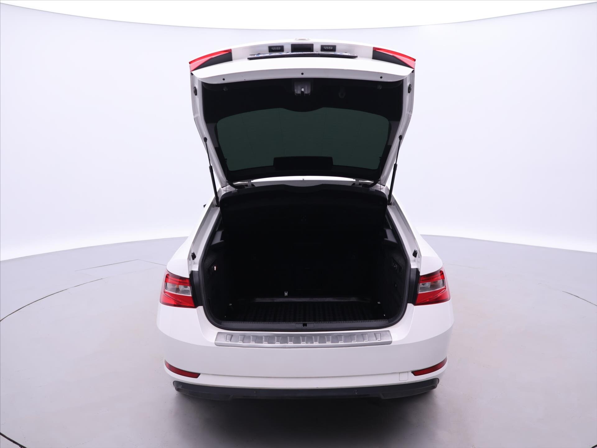 Škoda Superb Sedan / Limuzína 2,0 l 110 kw