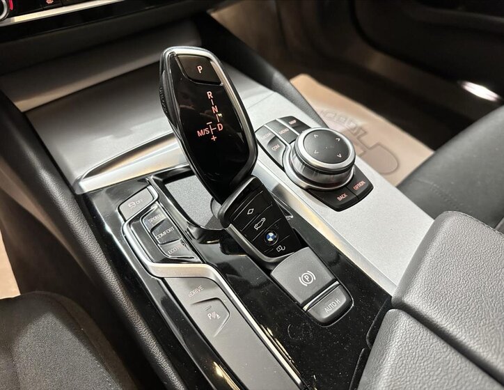 BMW Řada 5 Sedan / Limuzína 2,0 l 135 kw