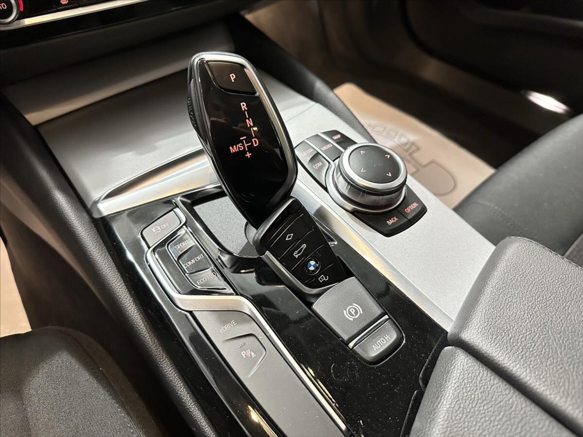 BMW Řada 5 Sedan / Limuzína 2,0 l 135 kw