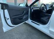 Tesla Model 3 Sedan / Limuzína 0,0 208 kw