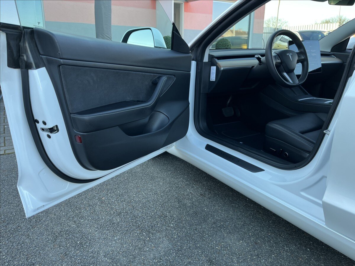 Tesla Model 3 Sedan / Limuzína 0,0 208 kw