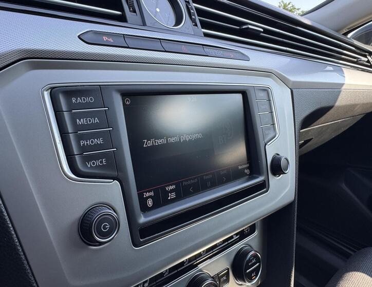 Volkswagen Passat 25