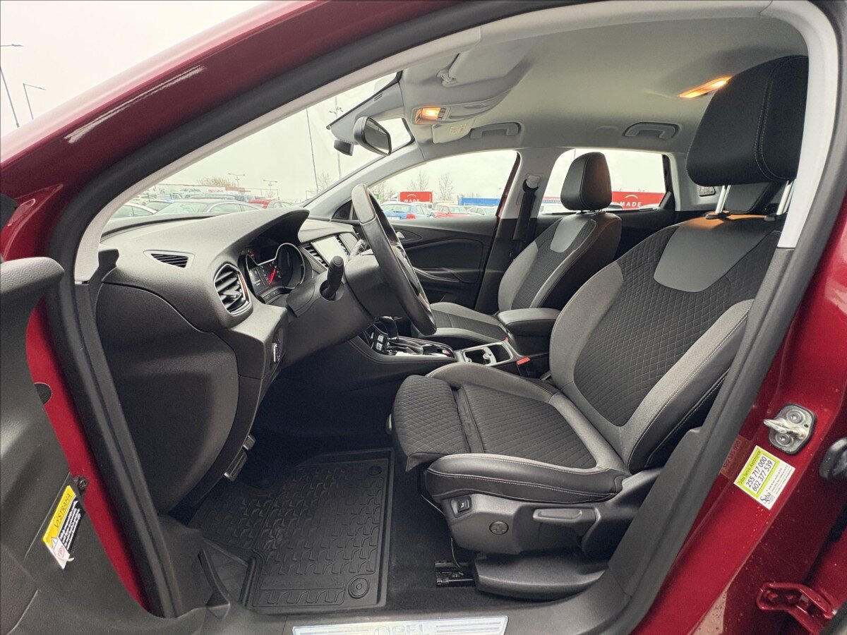 Opel Grandland X Sedan / Limuzína 1,2 l 96 kw