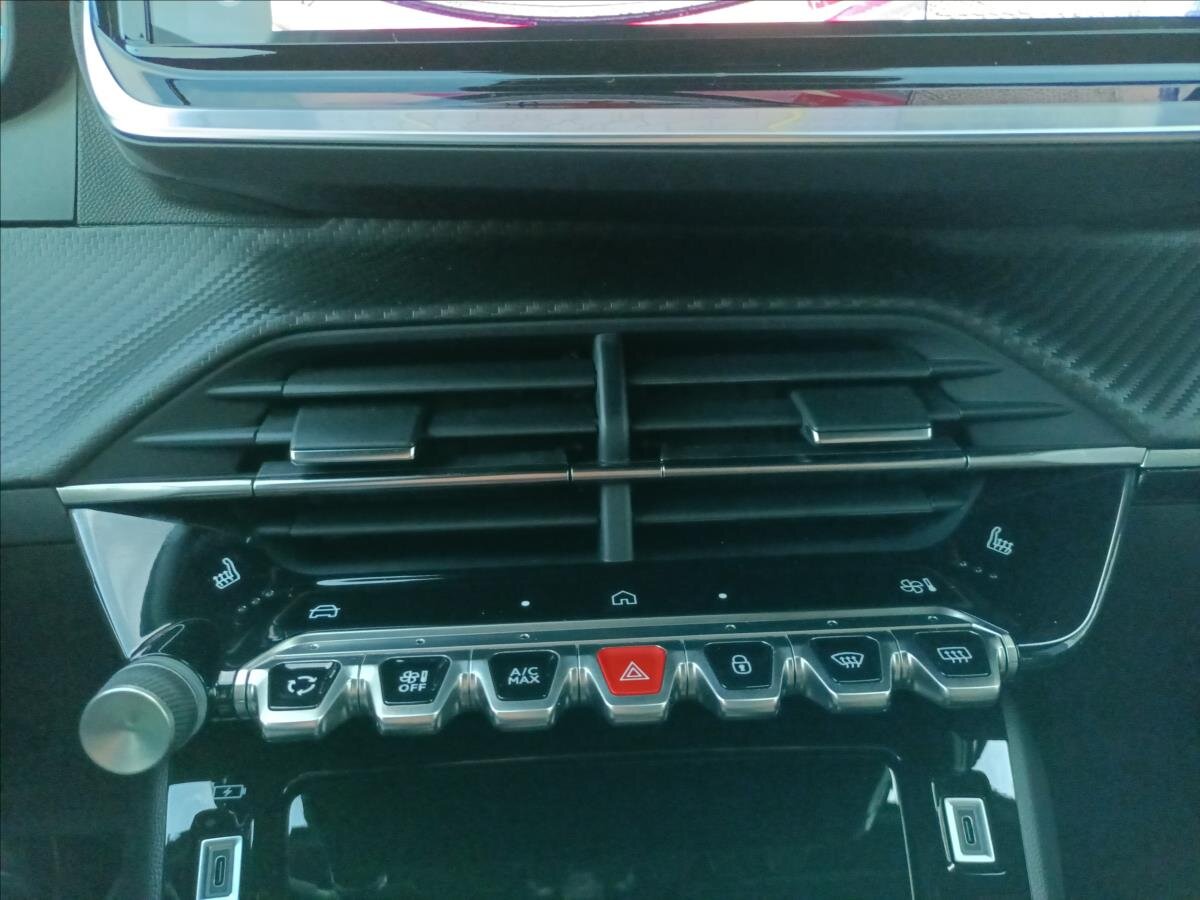 Peugeot 2008 SUV 1,2 l 74 kw