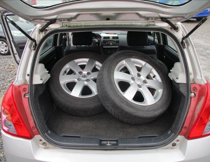 Suzuki Swift Hatchback 1,3 l 67 kw