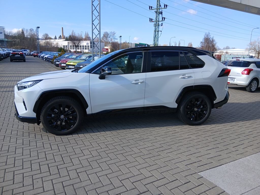 Toyota RAV4 SUV / Terénní 2,5 l 131 kw