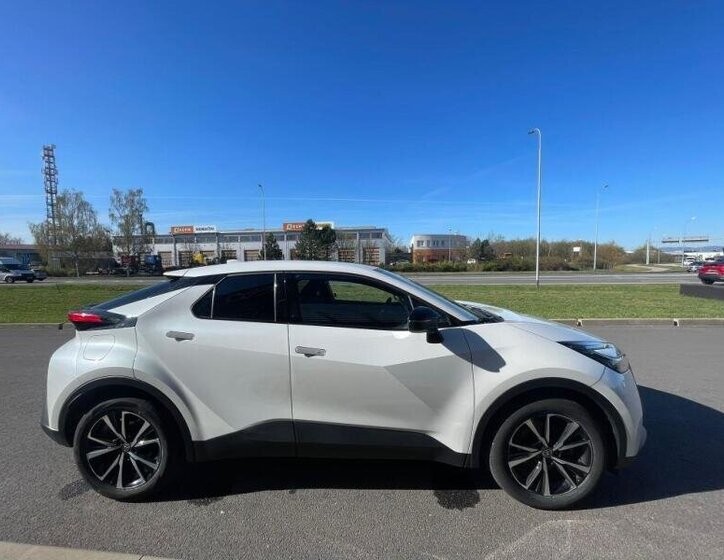 Toyota C-HR SUV / Terénní 2,0 l 112 kw