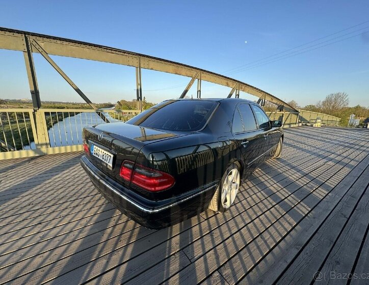 Mercedes-Benz Ostatní Sedan / Limuzína 0,0 145 kw