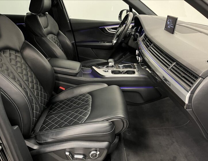 Audi SQ7 25
