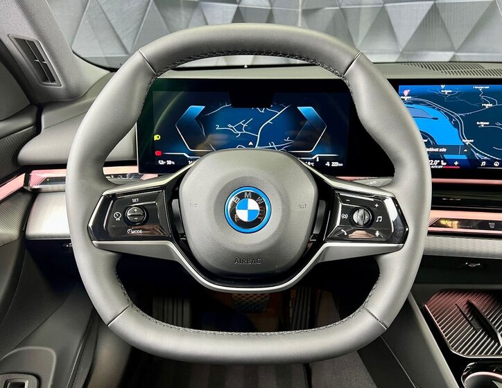 BMW Ostatní Sedan / Limuzína 0,0 290 kw