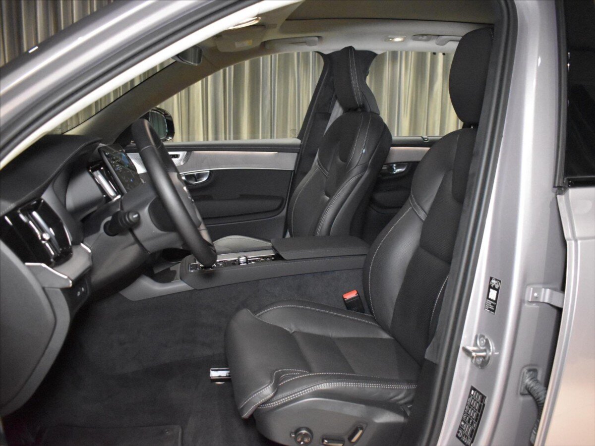 Volvo XC90 SUV / Terénní 2,0 l 228 kw