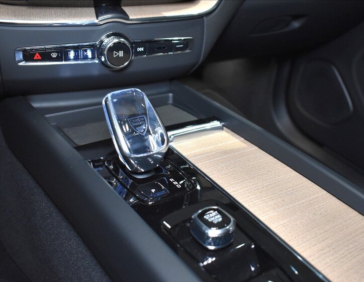 Volvo XC60 SUV / Terénní 2,0 l 257 kw