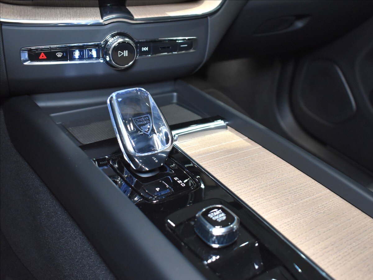 Volvo XC60 SUV / Terénní 2,0 l 257 kw