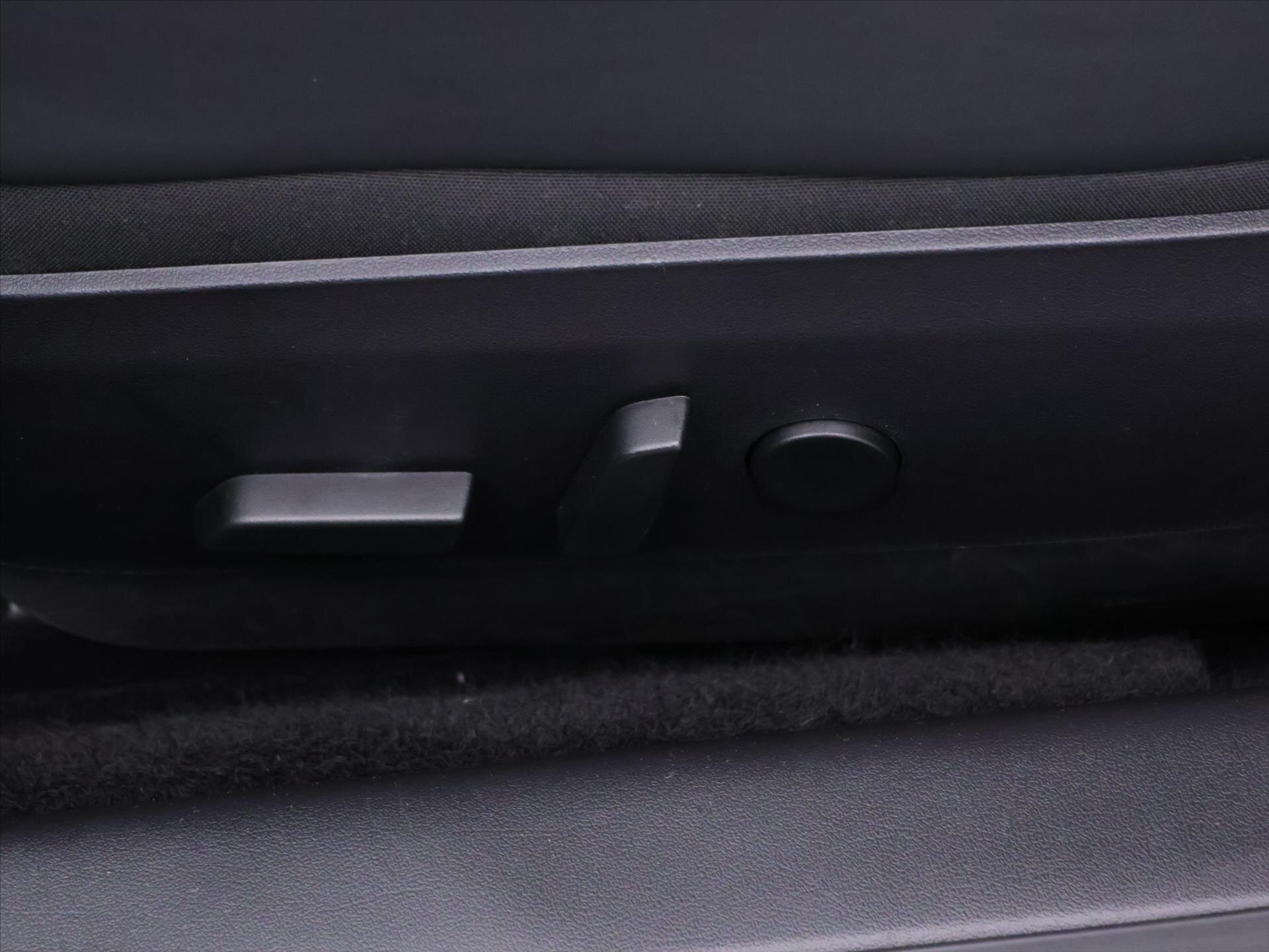 Tesla Model 3 Sedan / Limuzína 0,0 324 kw