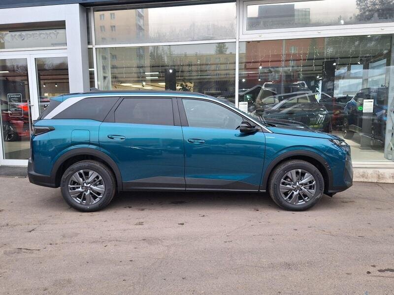Peugeot 5008 SUV 1,2 l 107 kw