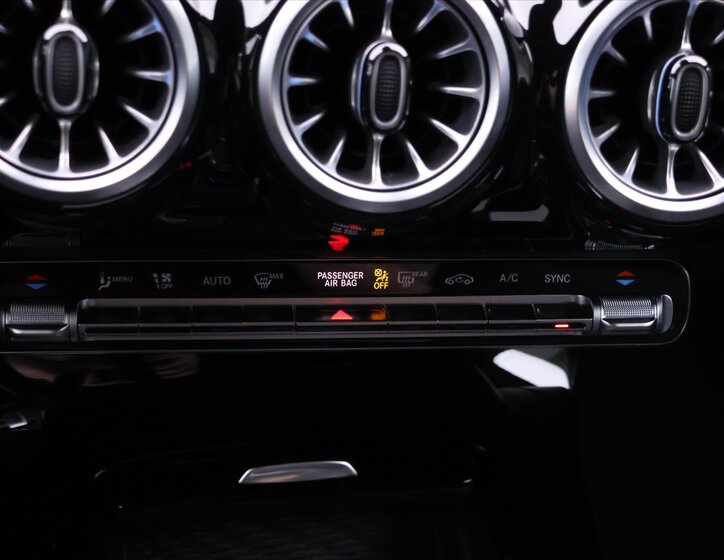 Mercedes-Benz CLA Kupé 1,3 l 120 kw