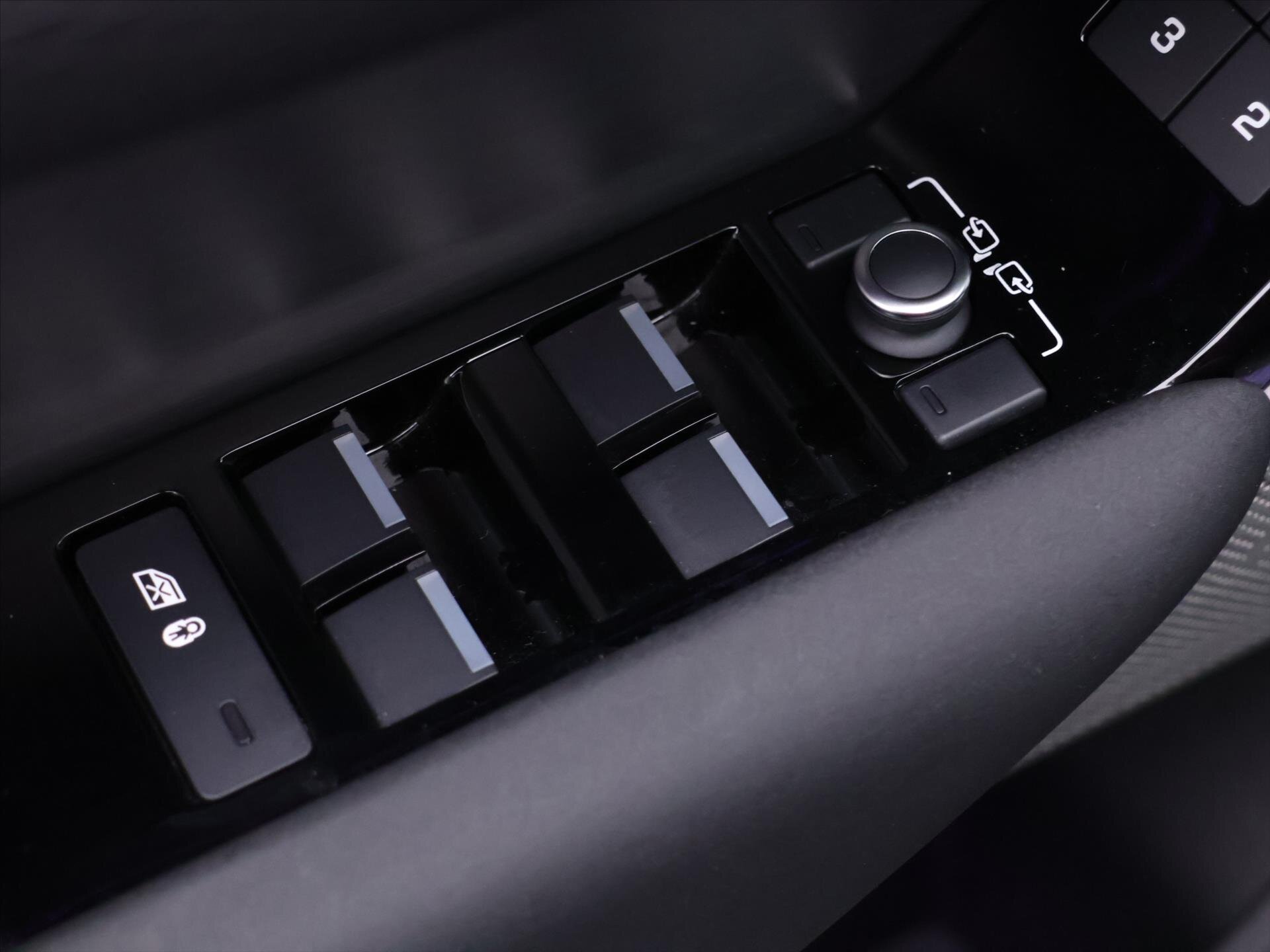 Land Rover Range Rover Velar SUV / Terénní 3,0 l 221 kw