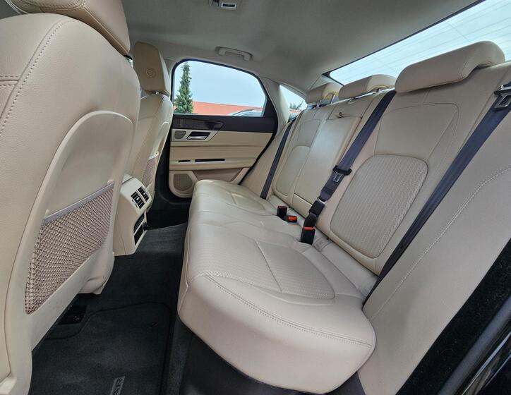 Jaguar XF 42