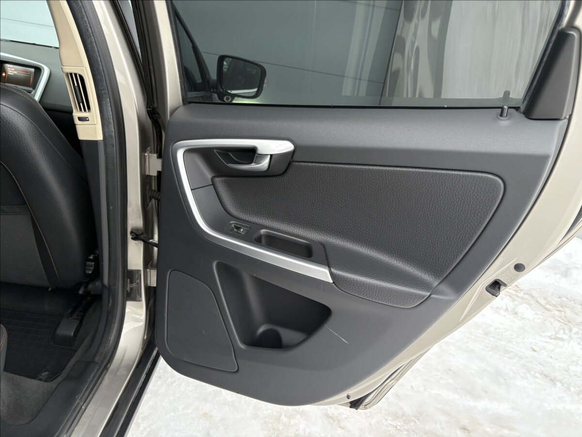 Volvo XC60 SUV 2,4 l 120 kw