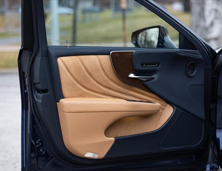 Lexus LS 500h Sedan / Limuzína 3,5 l 264 kw