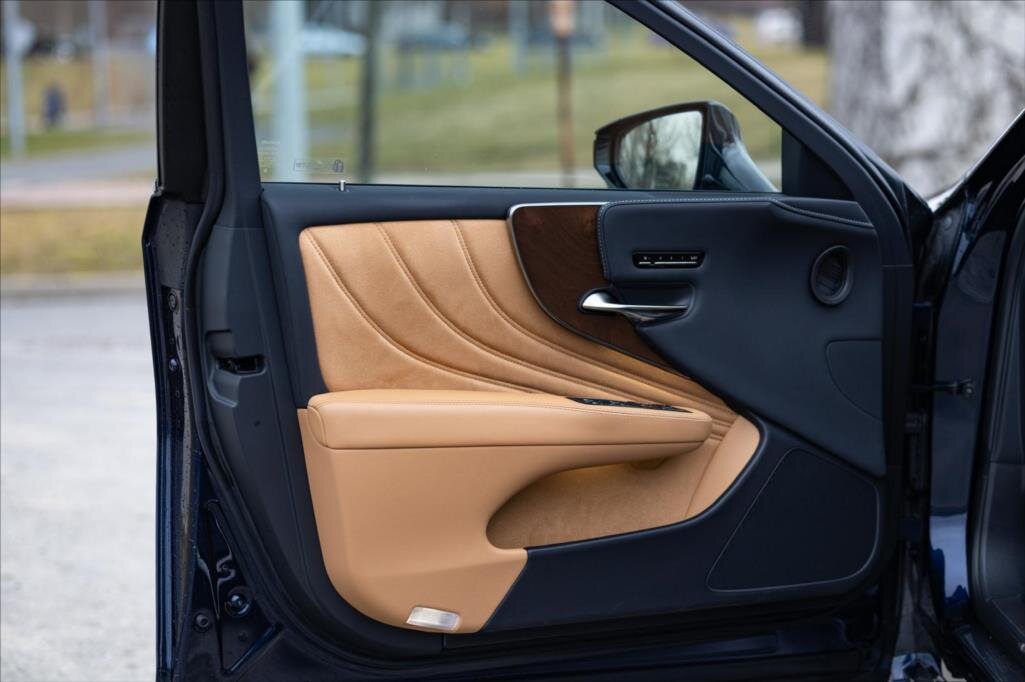 Lexus LS 500h Sedan / Limuzína 3,5 l 264 kw