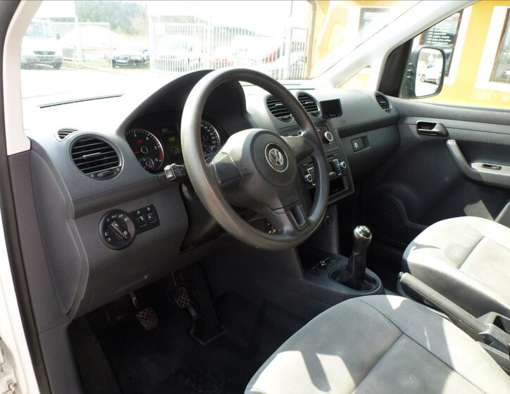 Volkswagen Caddy Skříň 1,6 l 75 kw