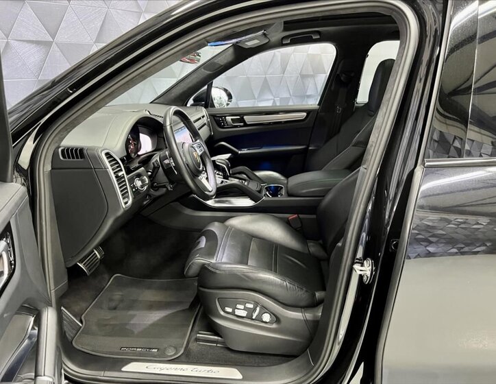 Porsche Cayenne SUV / Terénní 4,0 l 404 kw