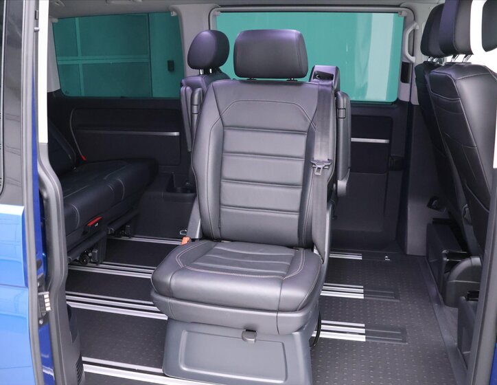 Volkswagen Multivan 17