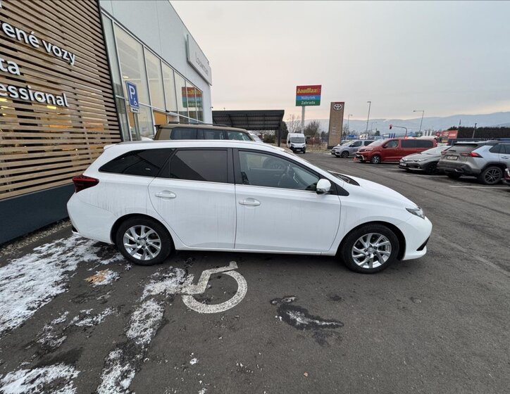 Toyota Auris Kombi 1,6 l 97 kw