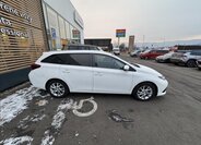 Toyota Auris Kombi 1,6 l 97 kw