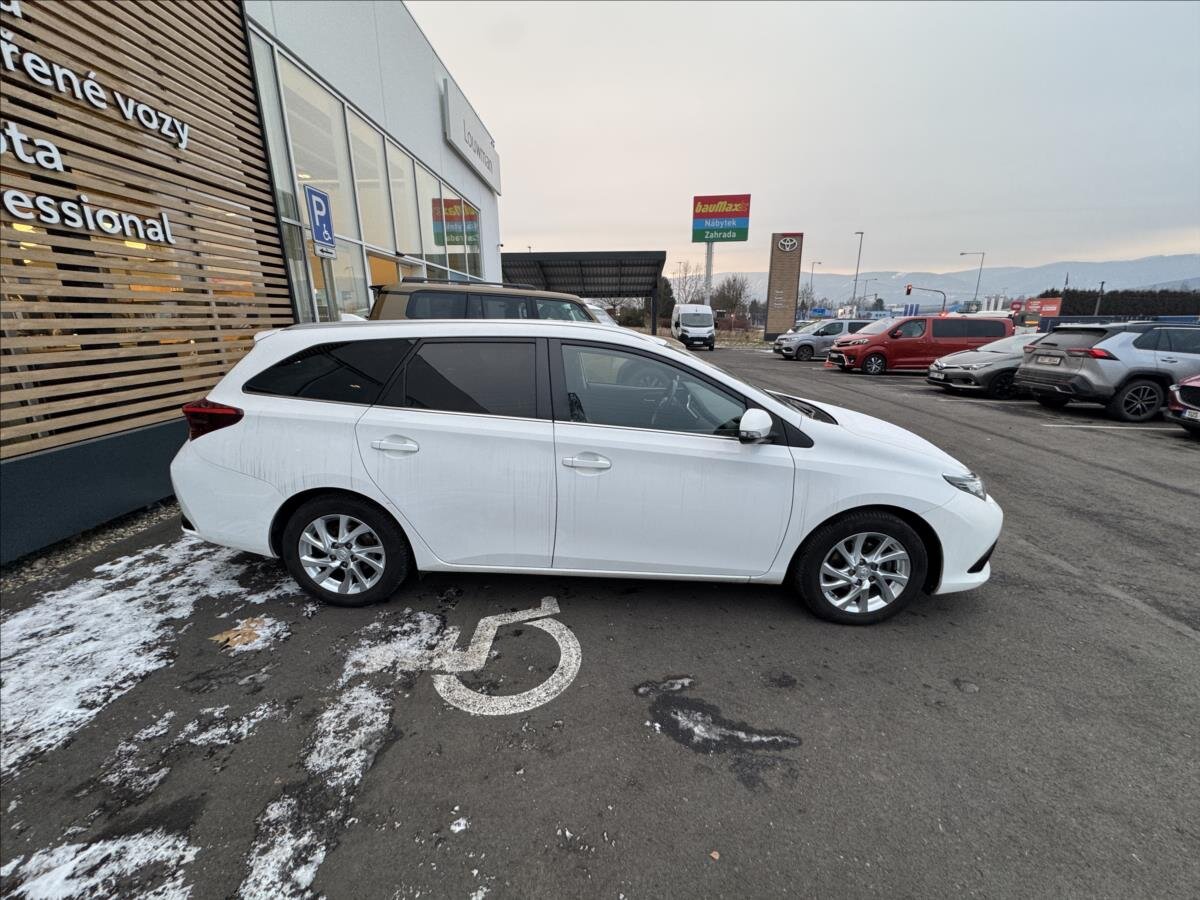 Toyota Auris Kombi 1,6 l 97 kw