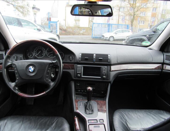 BMW Řada 5 Sedan / Limuzína 2,5 l 141 kw